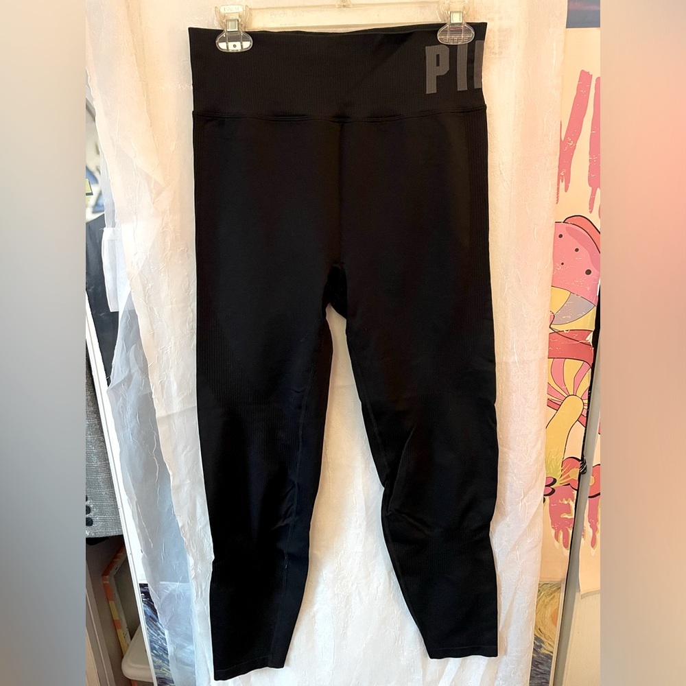 black leggings from PINK Active. butt lifting technology. SIZE: Large.